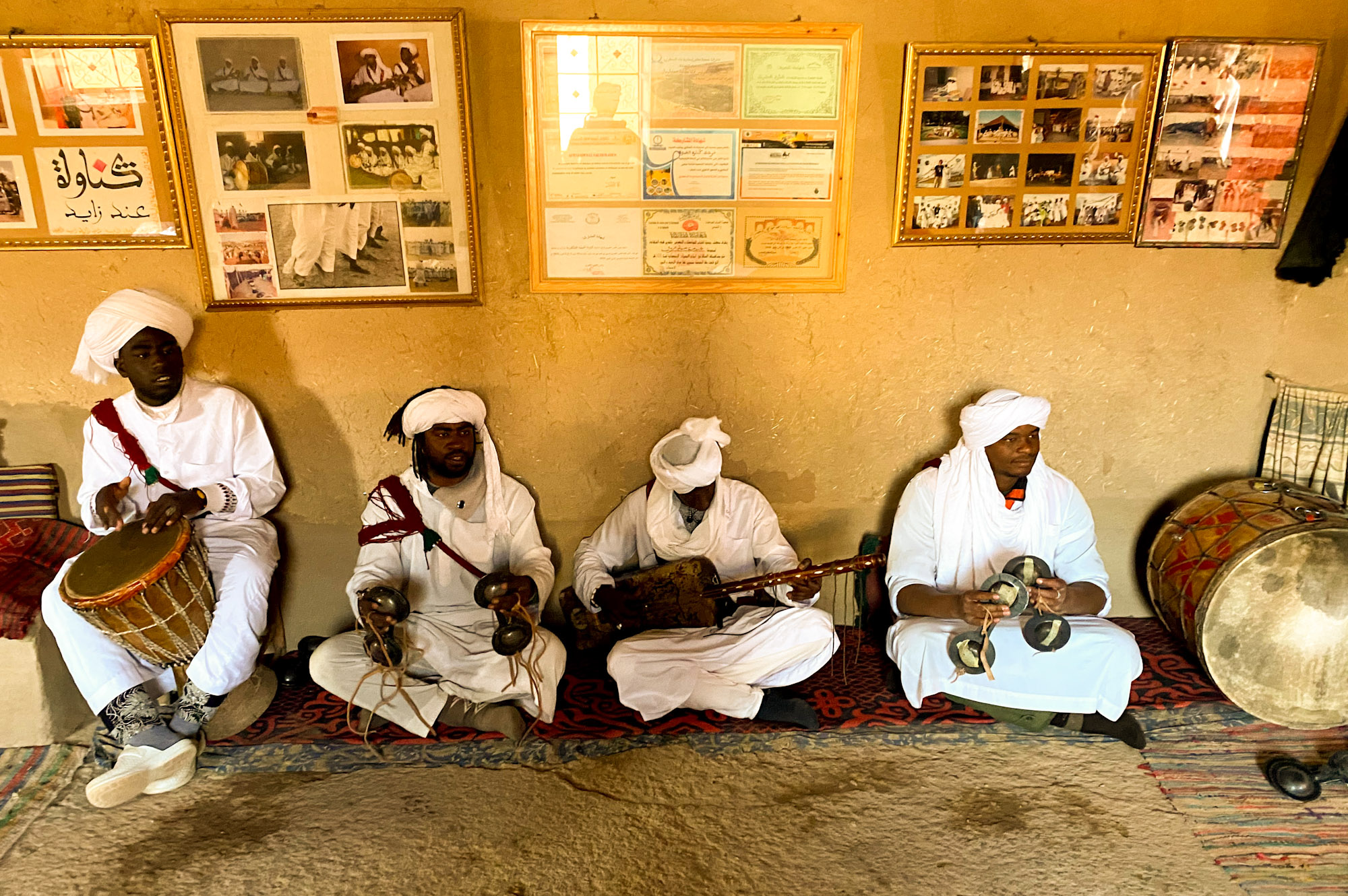 'Pigeons du Sable' Saharan musical group
